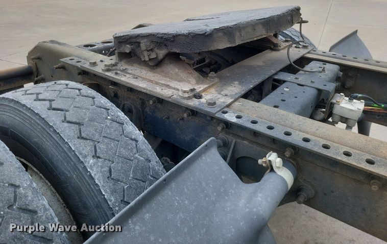 image for item MJ9004 2007 International 8600 semi truck