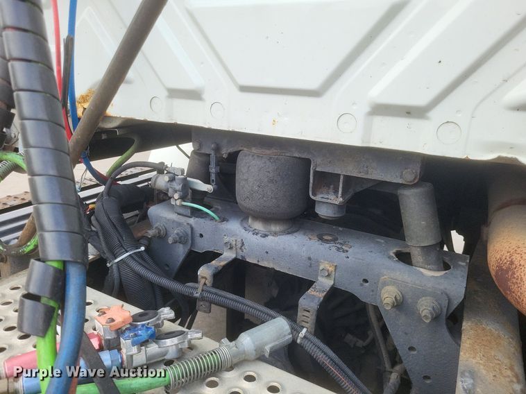 image for item MJ9004 2007 International 8600 semi truck