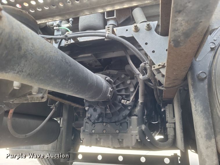 image for item MJ9004 2007 International 8600 semi truck