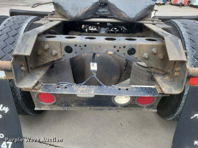 image for item MJ9004 2007 International 8600 semi truck