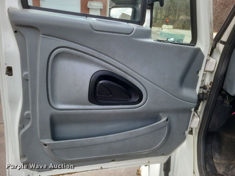 image for item MJ9004 2007 International 8600 semi truck