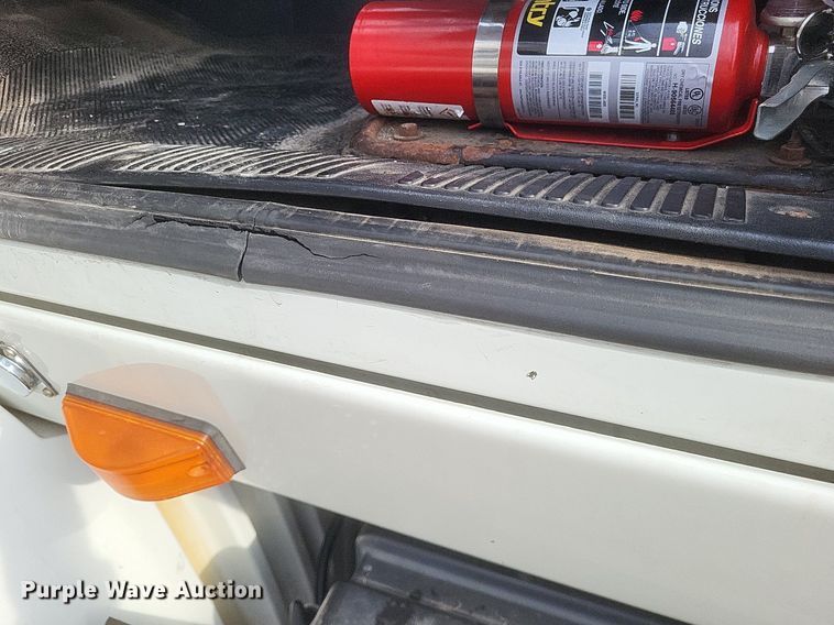 image for item MJ9004 2007 International 8600 semi truck