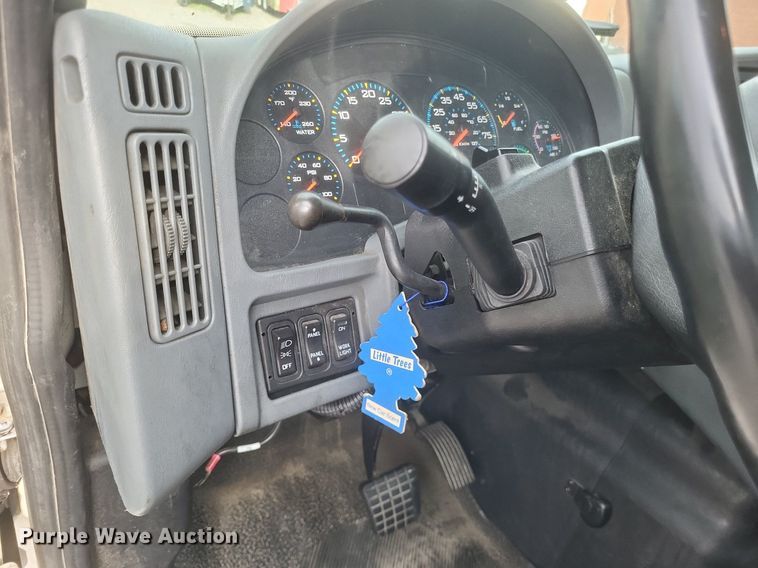 image for item MJ9004 2007 International 8600 semi truck