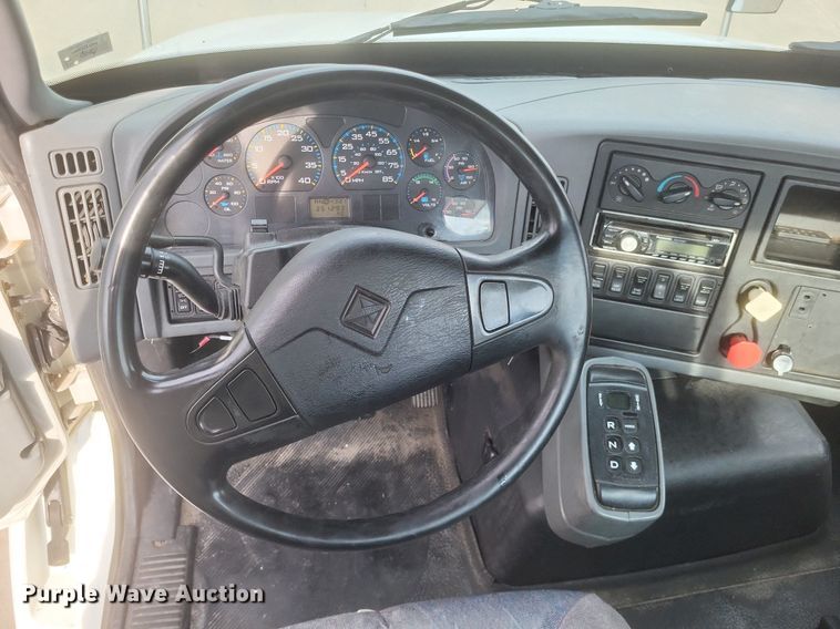 image for item MJ9004 2007 International 8600 semi truck