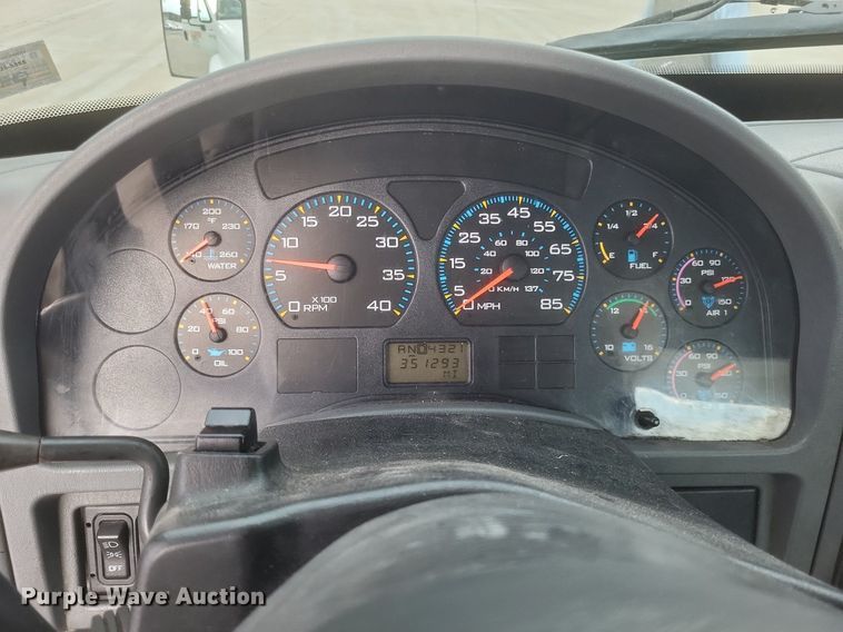 image for item MJ9004 2007 International 8600 semi truck