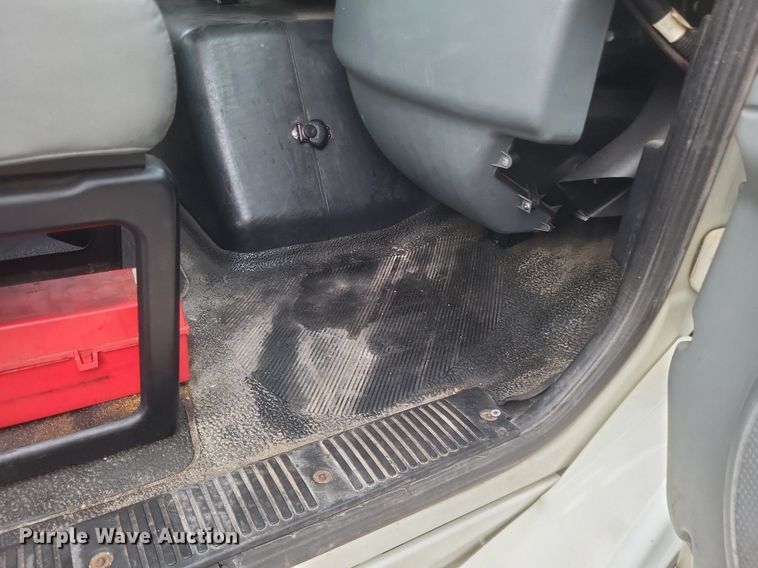 image for item MJ9004 2007 International 8600 semi truck