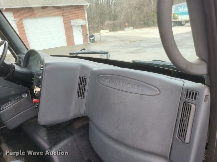 image for item MJ9004 2007 International 8600 semi truck