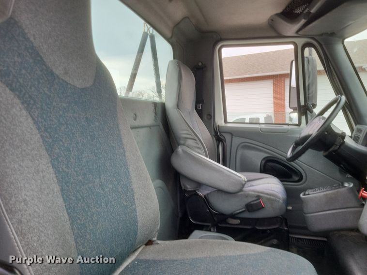 image for item MJ9004 2007 International 8600 semi truck