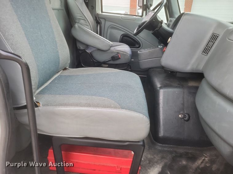 image for item MJ9004 2007 International 8600 semi truck