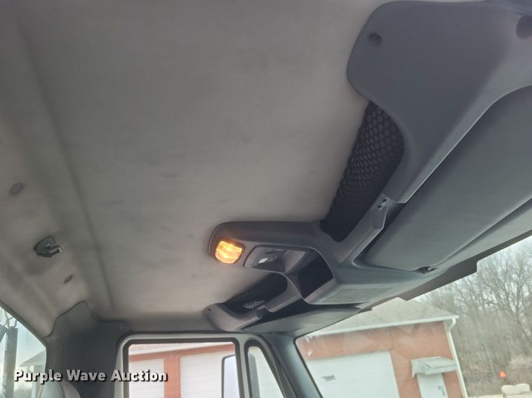 image for item MJ9004 2007 International 8600 semi truck