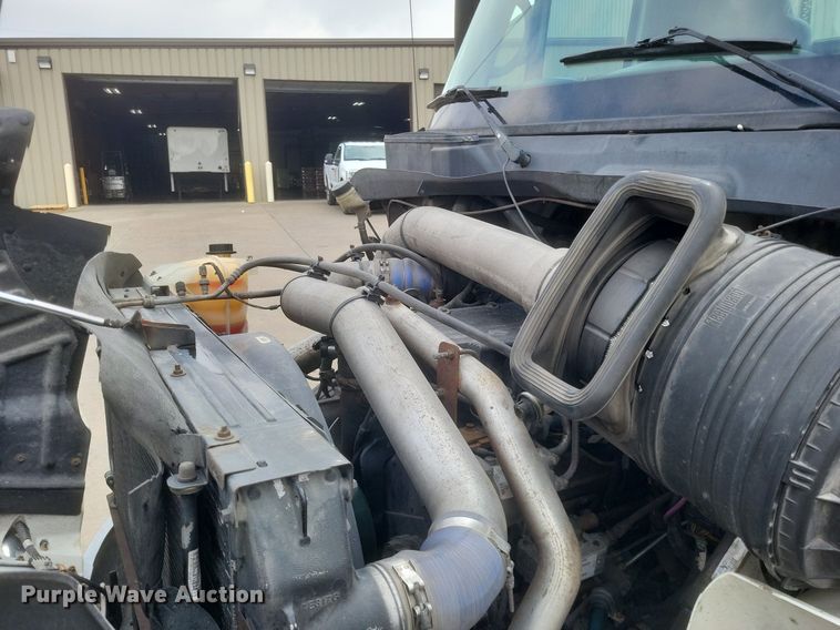 image for item MJ9004 2007 International 8600 semi truck