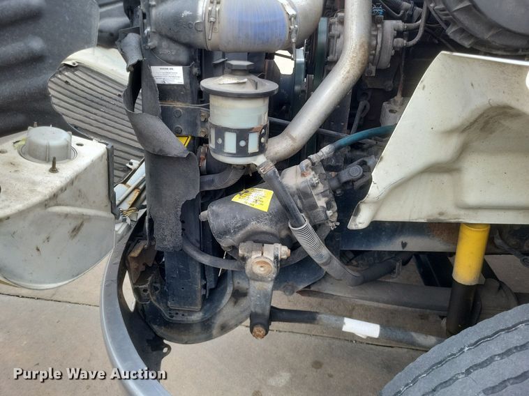 image for item MJ9004 2007 International 8600 semi truck