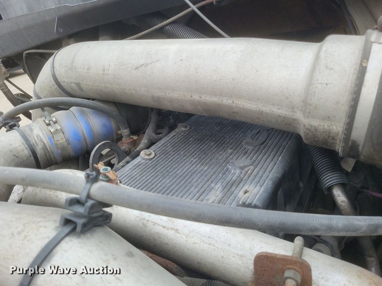 image for item MJ9004 2007 International 8600 semi truck