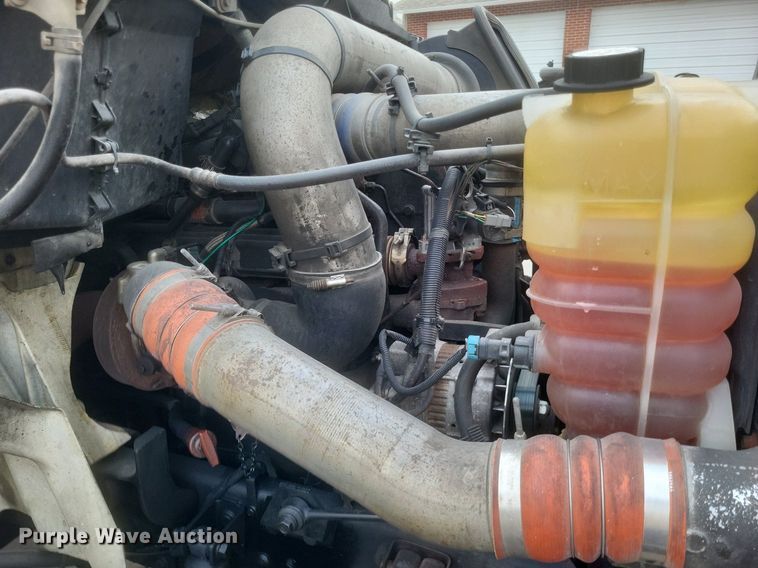 image for item MJ9004 2007 International 8600 semi truck