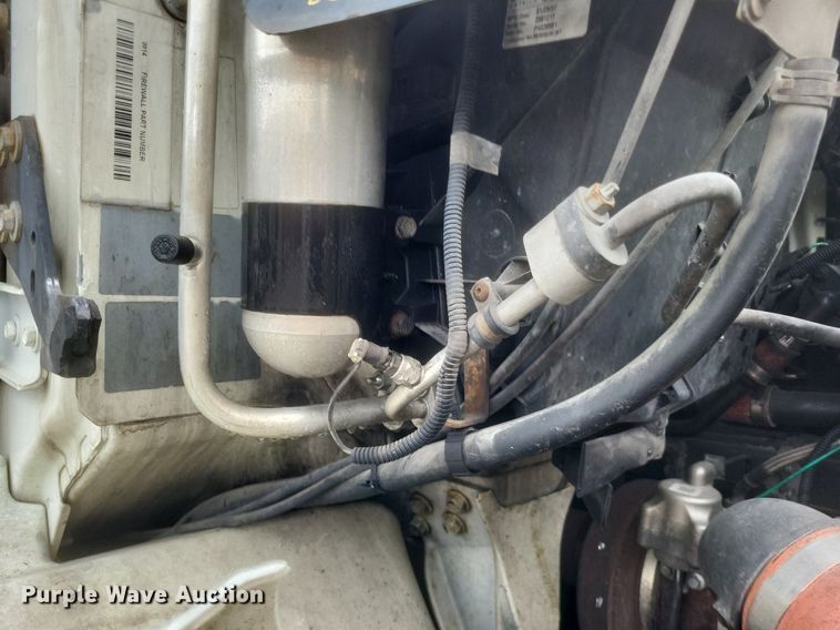 image for item MJ9004 2007 International 8600 semi truck