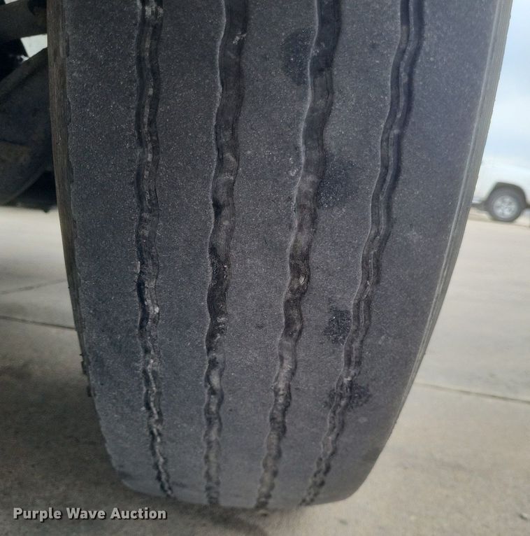 image for item MJ9004 2007 International 8600 semi truck