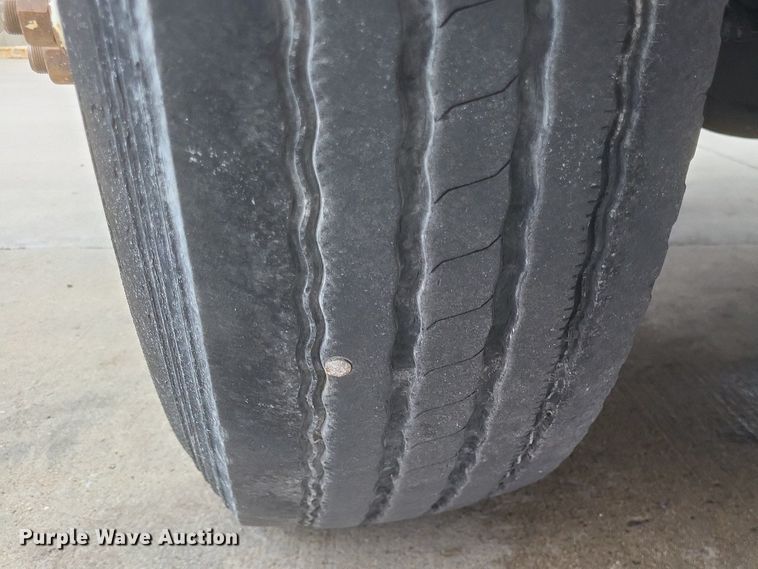 image for item MJ9004 2007 International 8600 semi truck