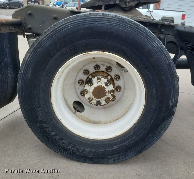 image for item MJ9004 2007 International 8600 semi truck