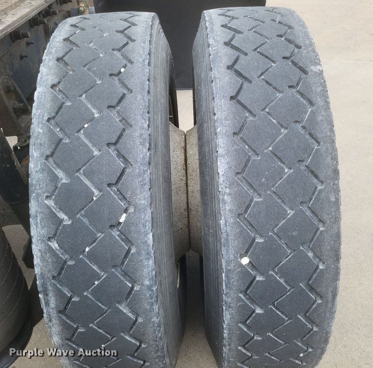 image for item MJ9004 2007 International 8600 semi truck