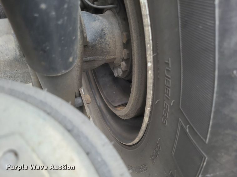 image for item MJ9004 2007 International 8600 semi truck