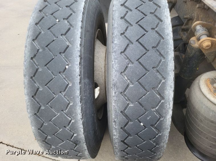 image for item MJ9004 2007 International 8600 semi truck