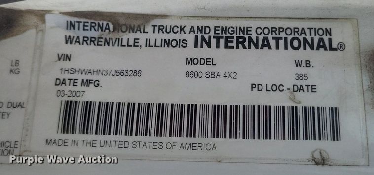 image for item MJ9004 2007 International 8600 semi truck