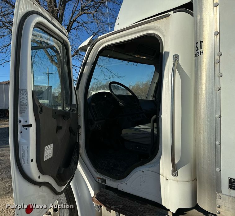 image for item NF9332 2017 Freightliner  Business Class M2 box truck