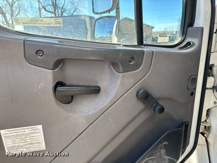 image for item NF9332 2017 Freightliner  Business Class M2 box truck