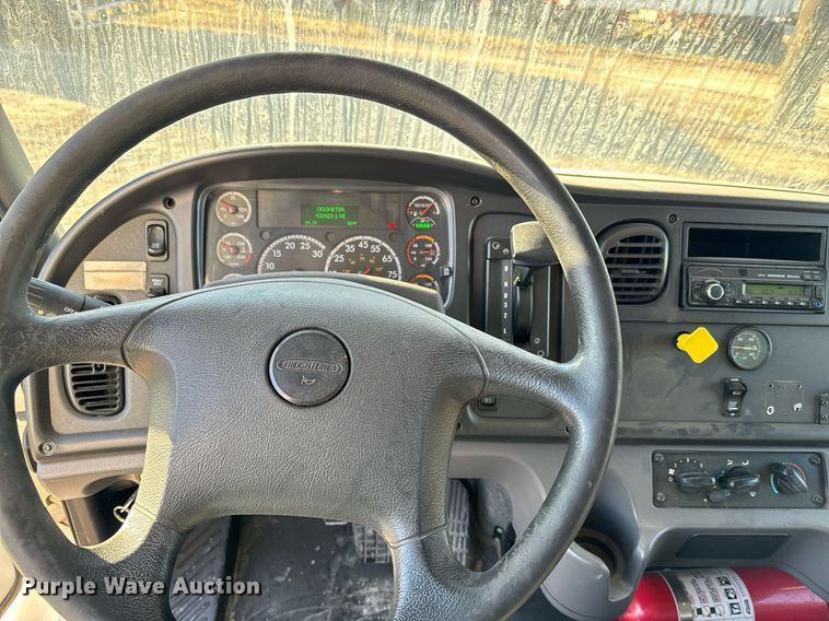 image for item NF9332 2017 Freightliner  Business Class M2 box truck