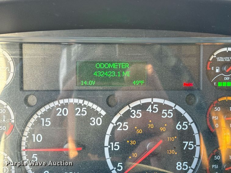 image for item NF9332 2017 Freightliner  Business Class M2 box truck