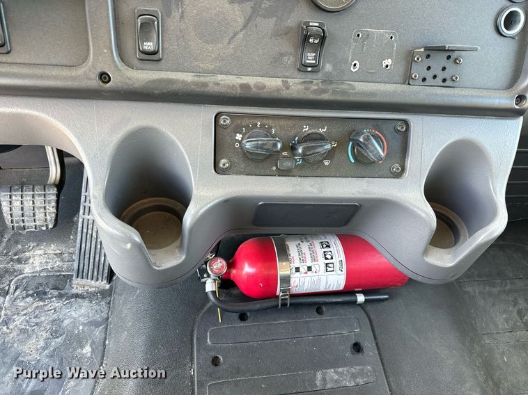 image for item NF9332 2017 Freightliner  Business Class M2 box truck