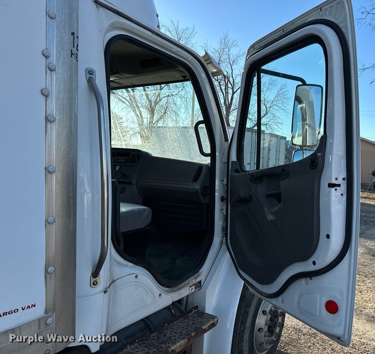 image for item NF9332 2017 Freightliner  Business Class M2 box truck