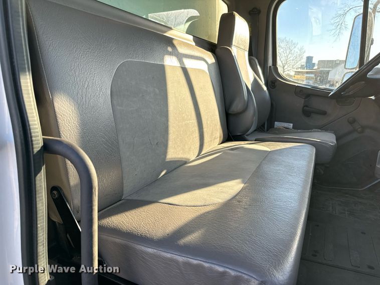 image for item NF9332 2017 Freightliner  Business Class M2 box truck