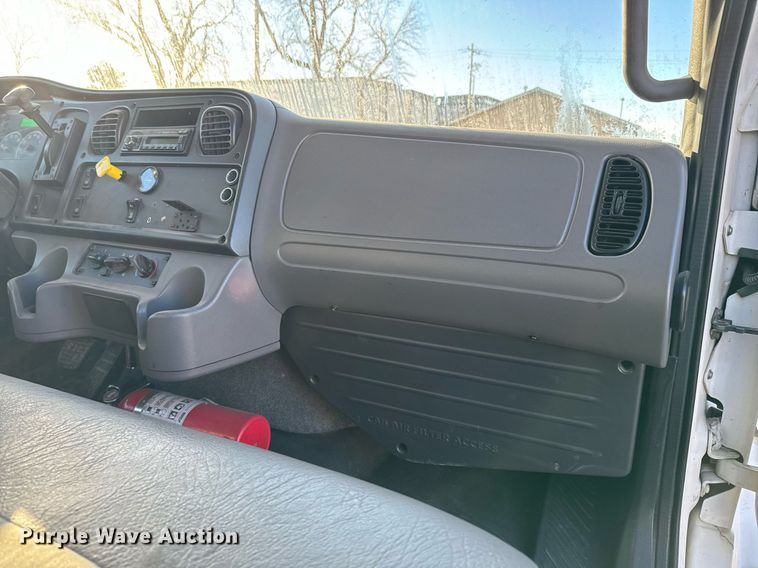 image for item NF9332 2017 Freightliner  Business Class M2 box truck