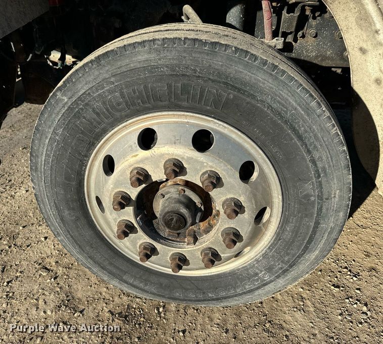 image for item NF9332 2017 Freightliner  Business Class M2 box truck