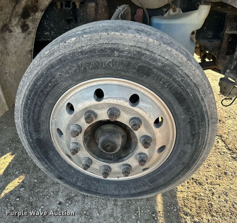 image for item NF9332 2017 Freightliner  Business Class M2 box truck