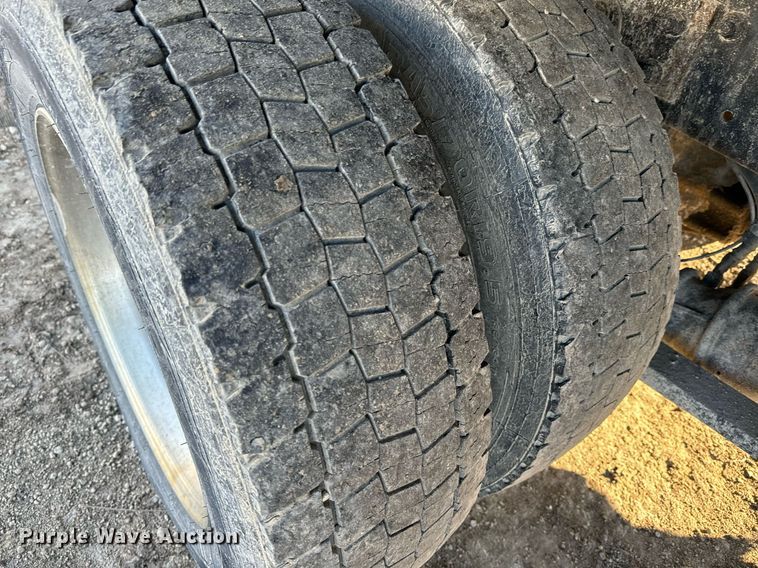 image for item NF9332 2017 Freightliner  Business Class M2 box truck