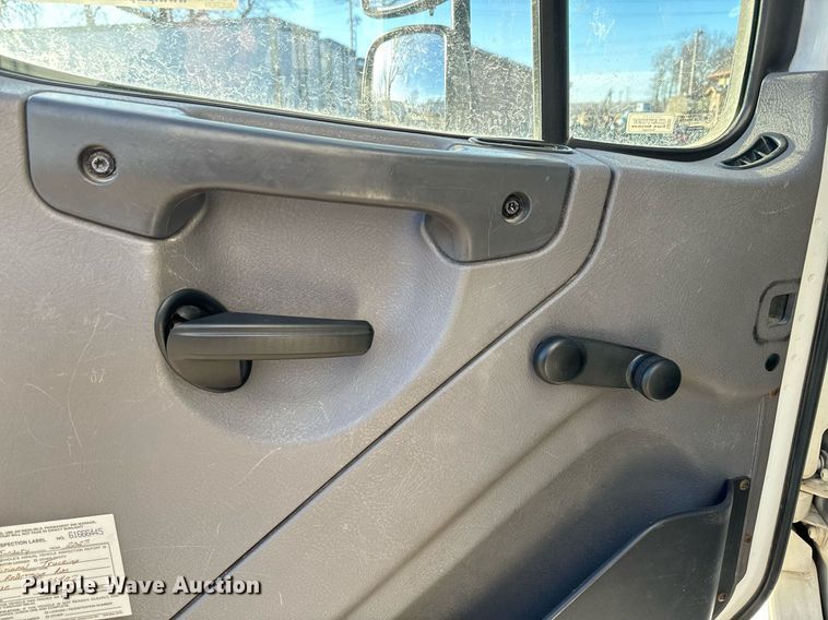 image for item NF9333 2017 Freightliner  Business Class M2 box truck