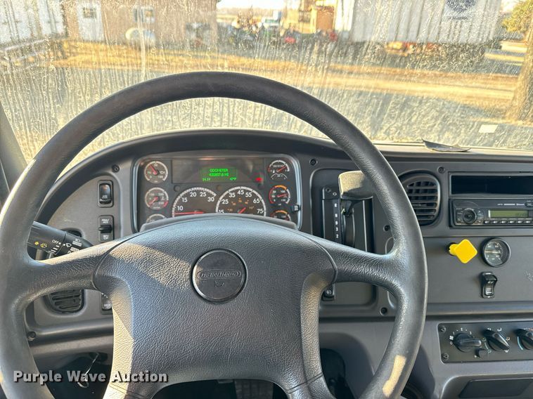 image for item NF9333 2017 Freightliner  Business Class M2 box truck