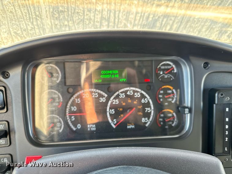 image for item NF9333 2017 Freightliner  Business Class M2 box truck