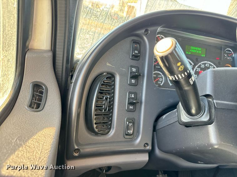 image for item NF9333 2017 Freightliner  Business Class M2 box truck