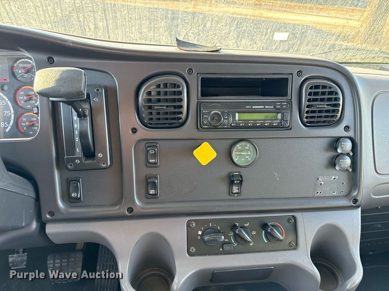 image for item NF9333 2017 Freightliner  Business Class M2 box truck