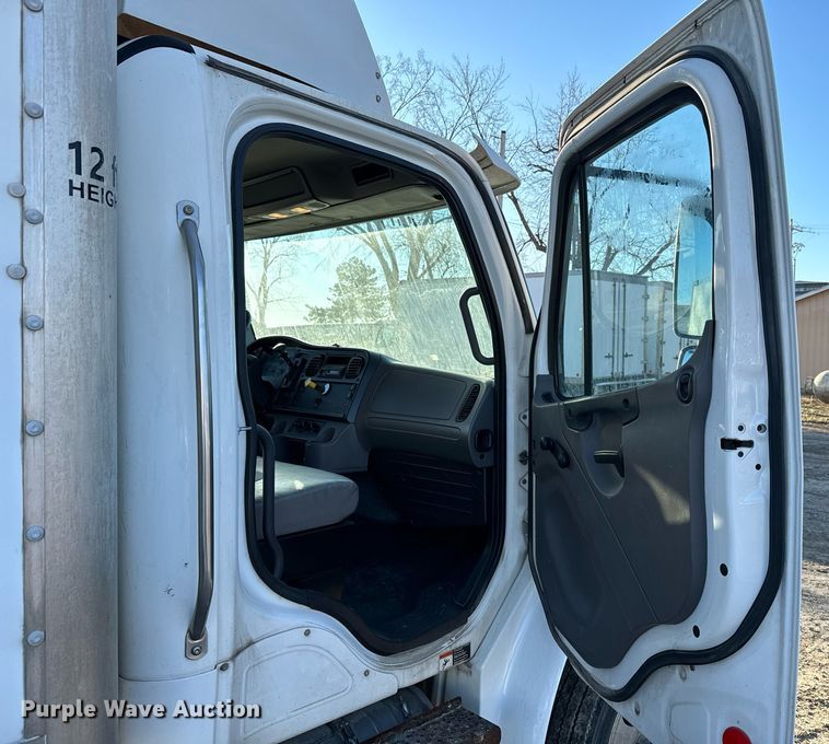 image for item NF9333 2017 Freightliner  Business Class M2 box truck