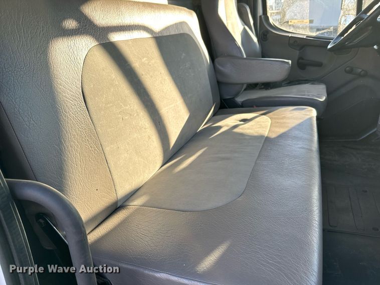 image for item NF9333 2017 Freightliner  Business Class M2 box truck