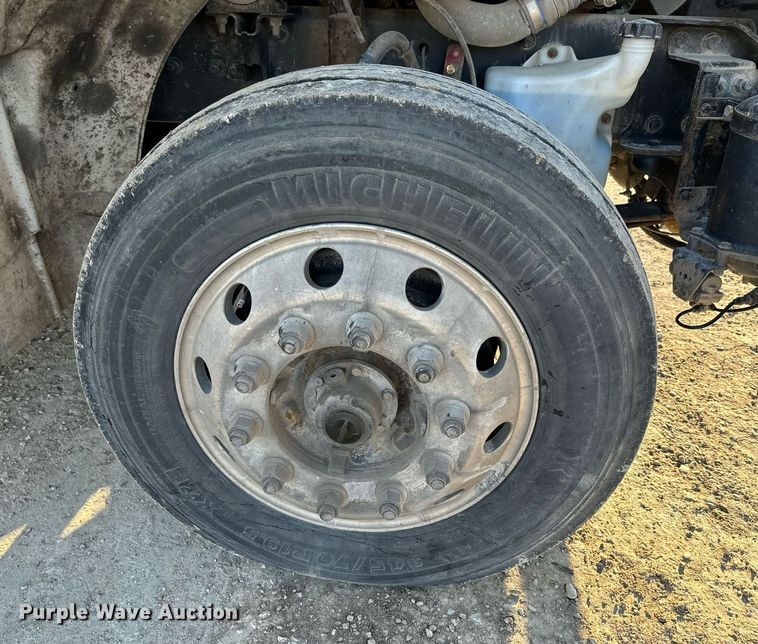 image for item NF9333 2017 Freightliner  Business Class M2 box truck