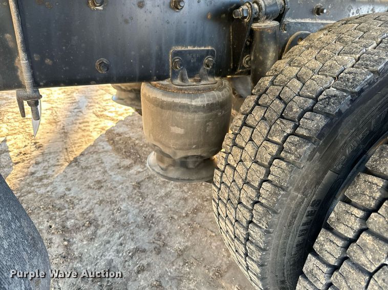 image for item NF9333 2017 Freightliner  Business Class M2 box truck