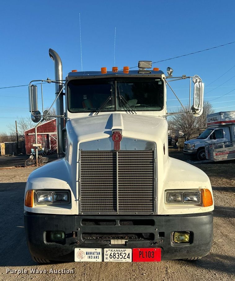 image for item NF9347 1987 Kenworth  T600 semi truck