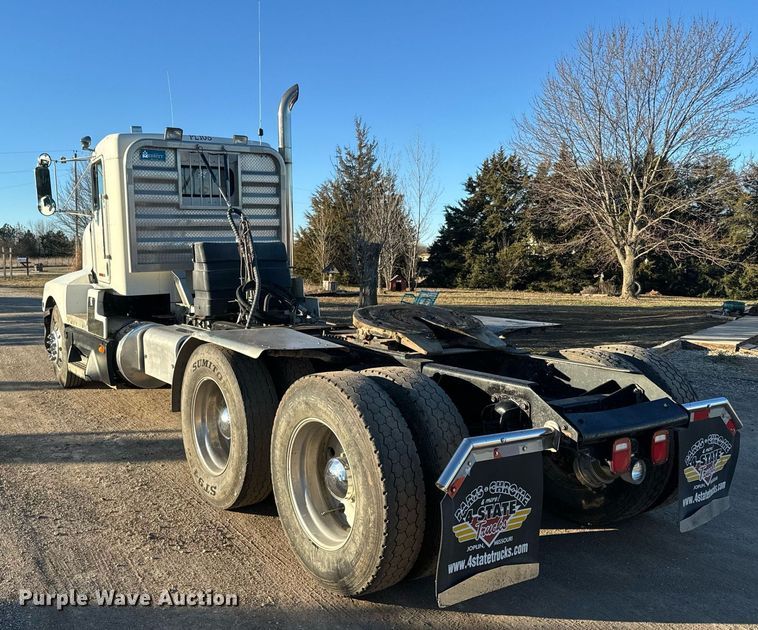 image for item NF9347 1987 Kenworth  T600 semi truck