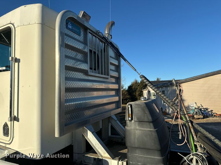 image for item NF9347 1987 Kenworth  T600 semi truck