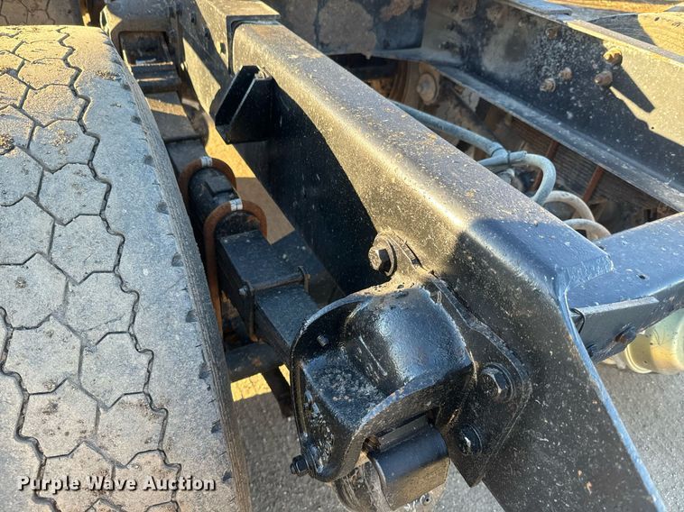 image for item NF9347 1987 Kenworth  T600 semi truck